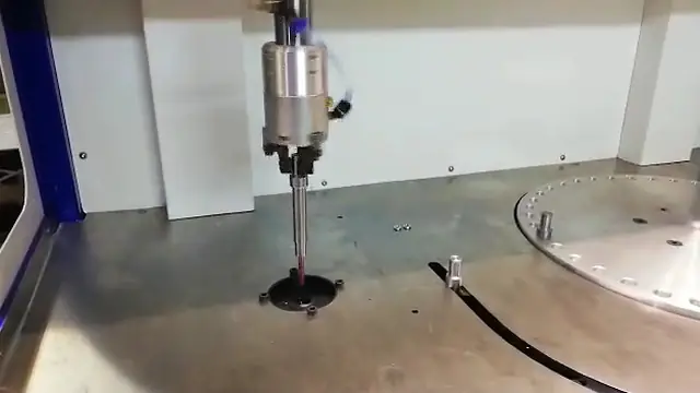 İmplant kumlama videosundan kare